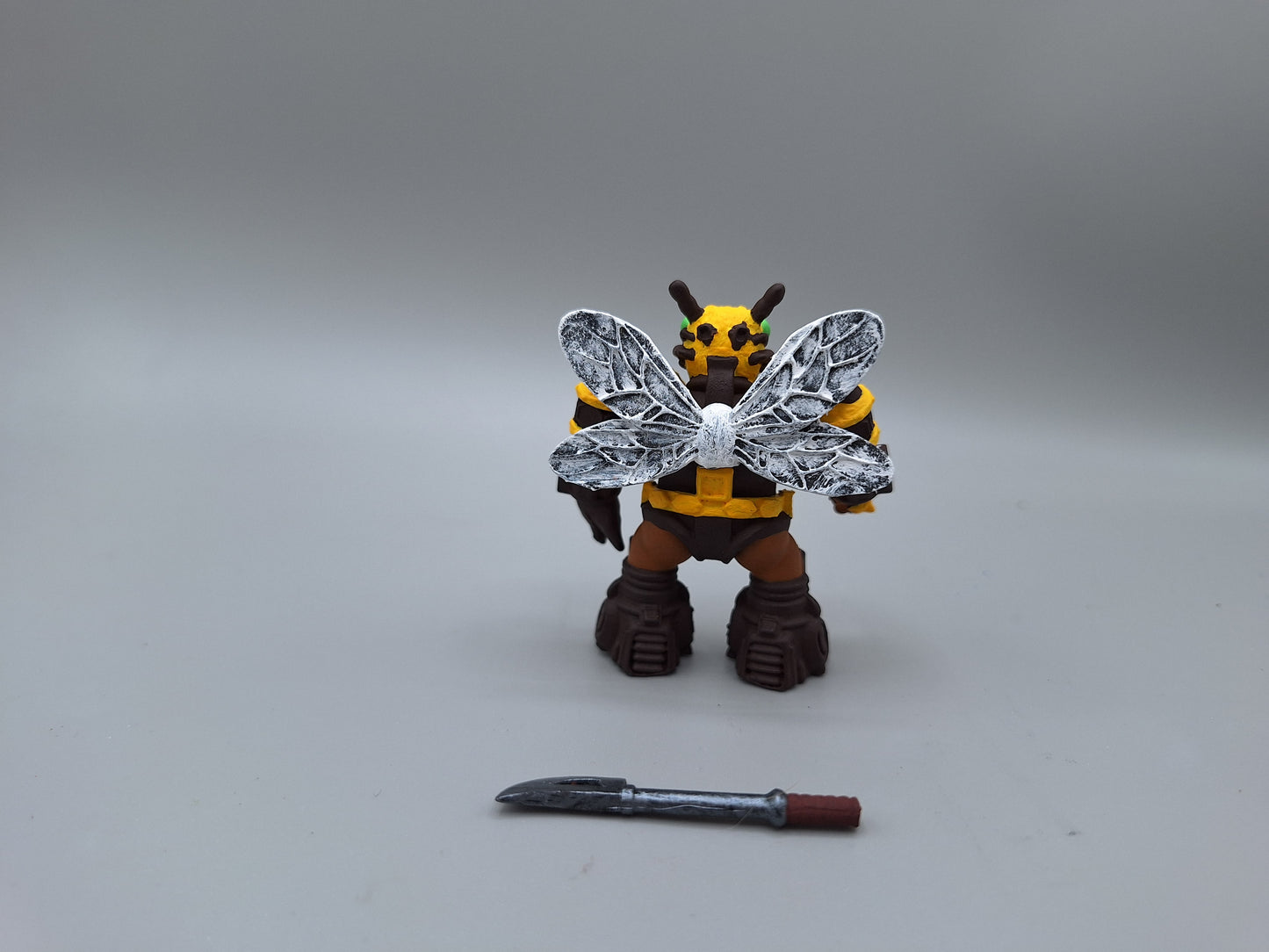 MOTU Buzz Off