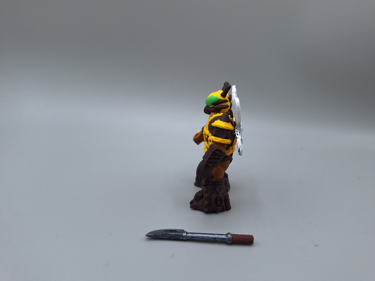 MOTU Buzz Off